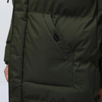 Detalje af skrå sidelomme på armygrøn quiltet parka — Bjerrelund