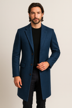 Nærbillede af den tætvævede overflade på blå lang frakke — Bjerrelund