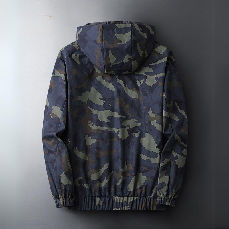 Ryggen på den marineblå camouflage vindjakke til herre, model Ranger — Bjerrelund