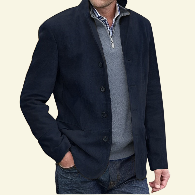 Marineblå blazer med revers og sidelommer med patte — Bjerrelund